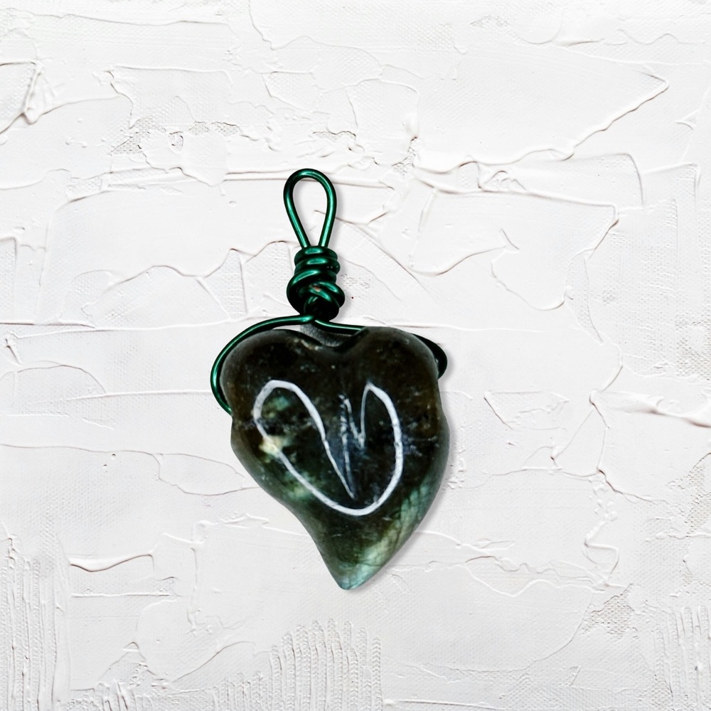 4092u. Green Wire Wrapped Stone Pendant
